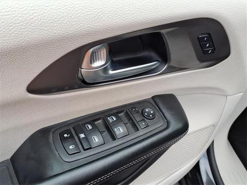 2022 Chrysler Pacifica Touring-L