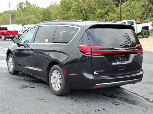 2022 Chrysler Pacifica Touring-L