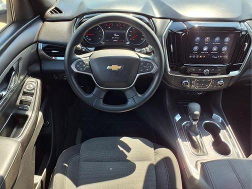 Sterling Gray Metallic 2023 Chevrolet Traverse LT Cloth