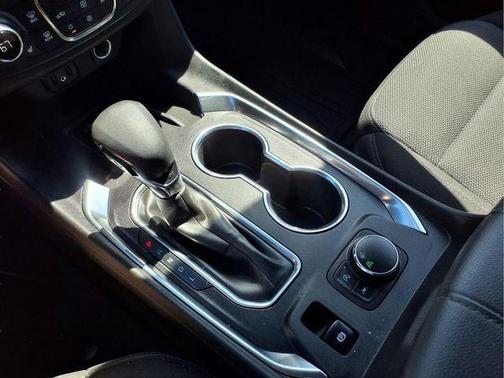 Sterling Gray Metallic 2023 Chevrolet Traverse LT Cloth