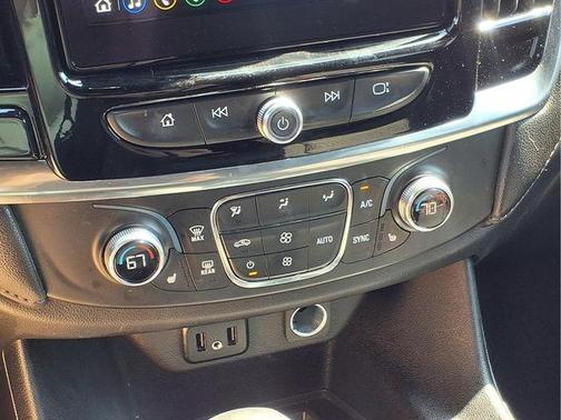 Sterling Gray Metallic 2023 Chevrolet Traverse LT Cloth