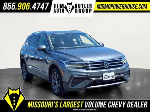 Platinum Gray Metallic 2022 Volkswagen Tiguan 2.0T SE
