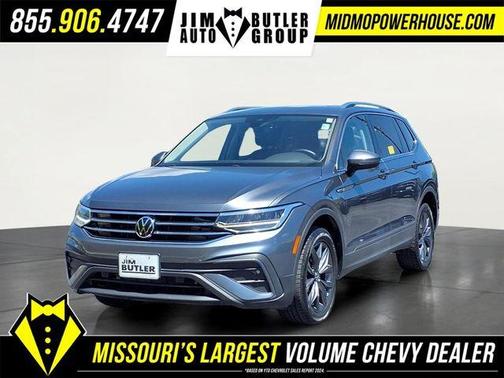 Platinum Gray Metallic 2022 Volkswagen Tiguan 2.0T SE