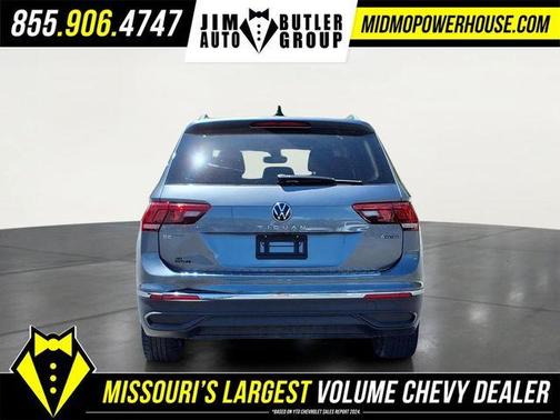 Platinum Gray Metallic 2022 Volkswagen Tiguan 2.0T SE