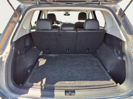 Platinum Gray Metallic 2022 Volkswagen Tiguan 2.0T SE