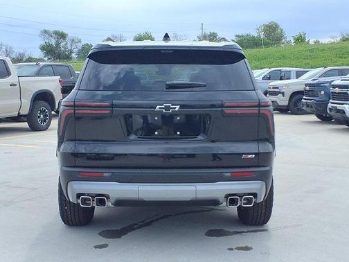 Mosaic Black Metallic 2026 Chevrolet Traverse Z71