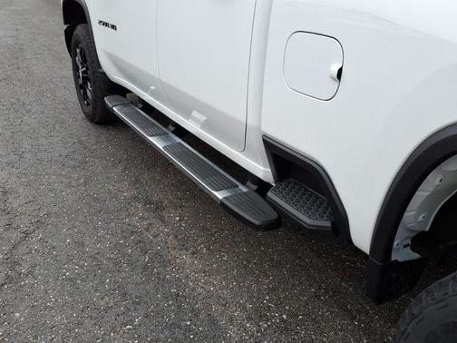 Summit White 2026 Chevrolet Silverado 2500 Custom