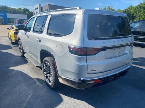 2023 Jeep Wagoneer Base