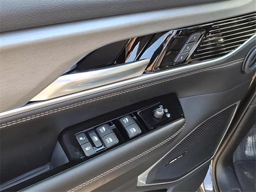 2025 Jeep Wagoneer Base