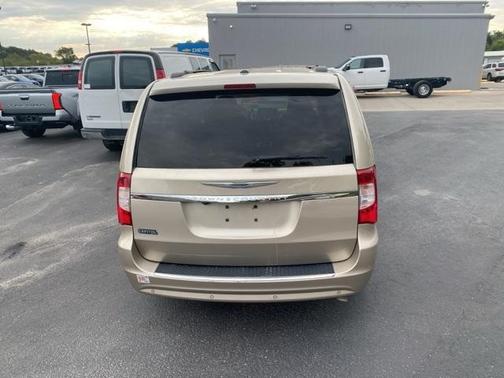 2015 Chrysler Town & Country Touring-L