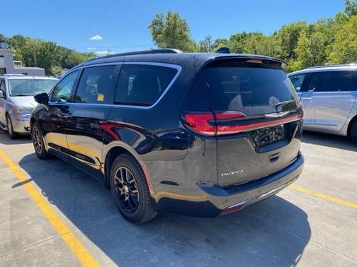 2022 Chrysler Pacifica Touring-L