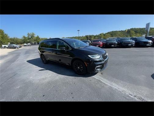 2022 Chrysler Pacifica Touring-L