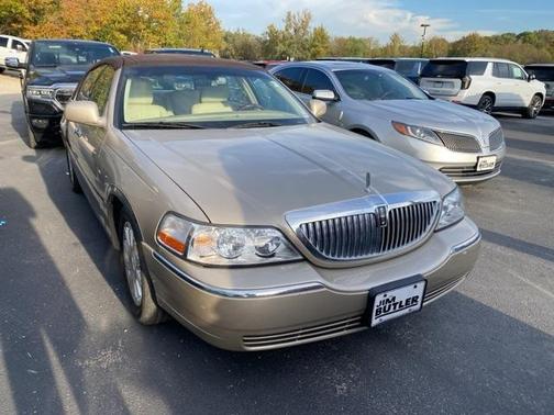 2011 Lincoln Town Car Signature Limited