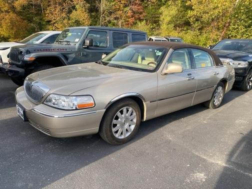 2011 Lincoln Town Car Signature Limited