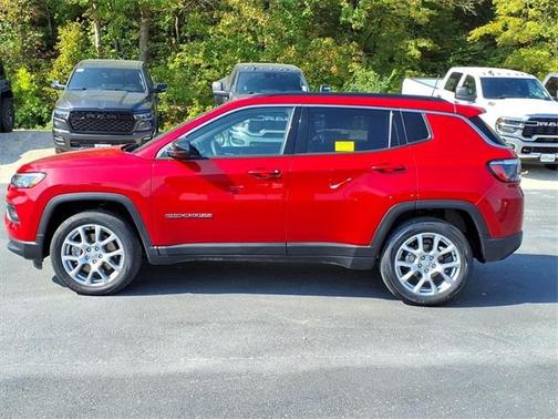 2023 Jeep Compass Latitude Lux