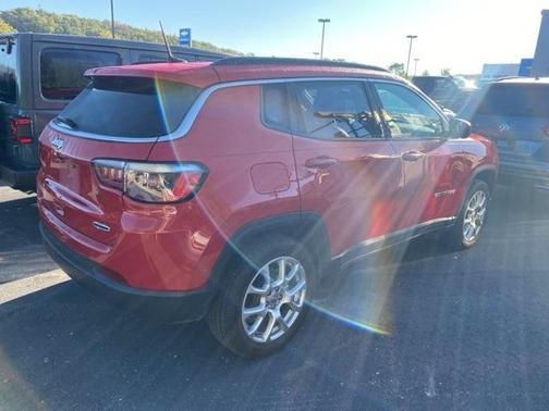 2023 Jeep Compass Latitude Lux