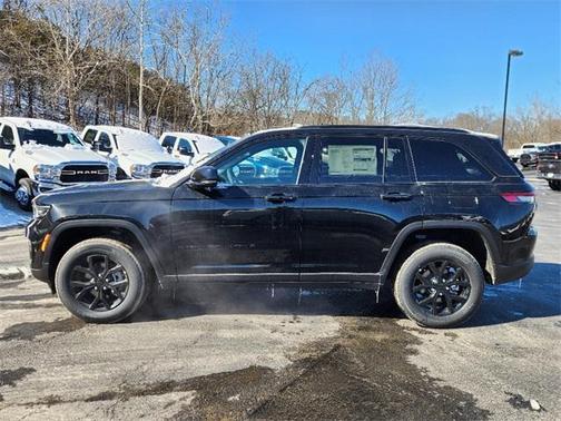 2025 Jeep Grand Cherokee Laredo