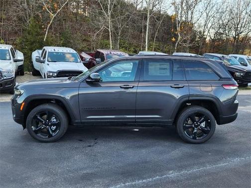 2025 Jeep Grand Cherokee Laredo