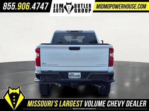 Summit White 2026 Chevrolet Silverado 2500 Custom