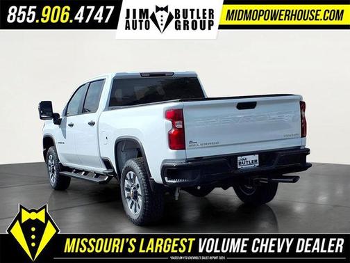 Summit White 2026 Chevrolet Silverado 2500 Custom