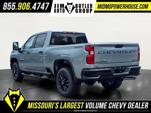 Sterling Gray Metallic 2026 Chevrolet Silverado 2500 Custom