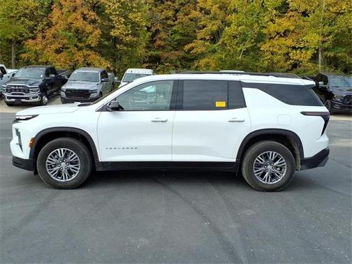 2025 Chevrolet Traverse LT