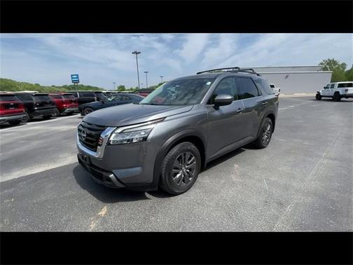 2022 Nissan Pathfinder SV