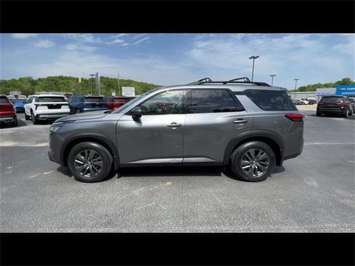 2022 Nissan Pathfinder SV
