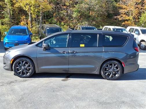 2020 Chrysler Pacifica Touring-L