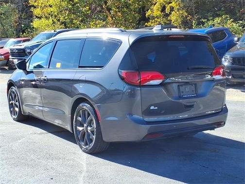 2020 Chrysler Pacifica Touring-L
