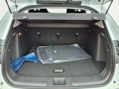 Summit White 2026 Chevrolet Trax LT
