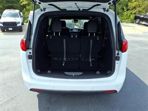 2026 Chrysler Voyager LX