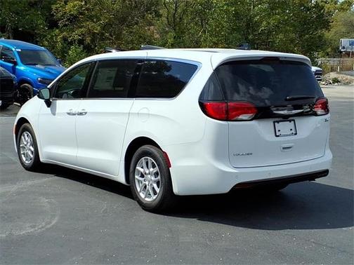 2026 Chrysler Voyager LX