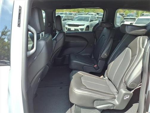 2026 Chrysler Voyager LX