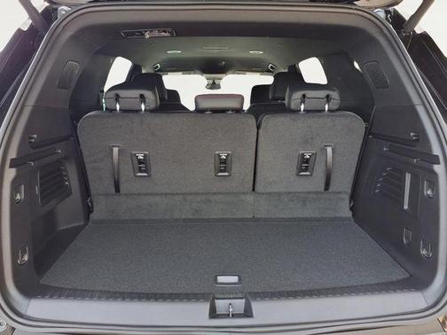 Mosaic Black Metallic 2026 Chevrolet Traverse Z71