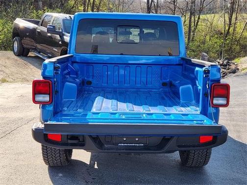 2025 Jeep Gladiator Sport