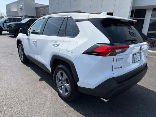 White 2022 Toyota RAV4 Hybrid XLE
