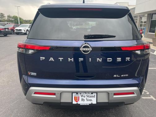 2022 Nissan Pathfinder SL 4WD