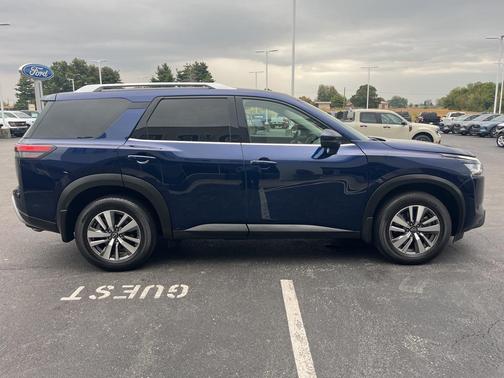 2022 Nissan Pathfinder SL 4WD