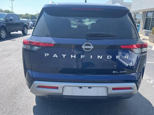 2022 Nissan Pathfinder SL 4WD