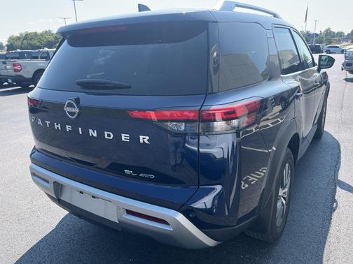 2022 Nissan Pathfinder SL 4WD