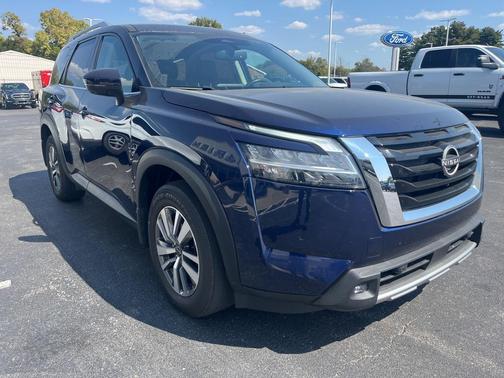 2022 Nissan Pathfinder SL 4WD