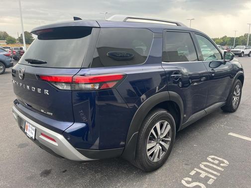 2022 Nissan Pathfinder SL 4WD
