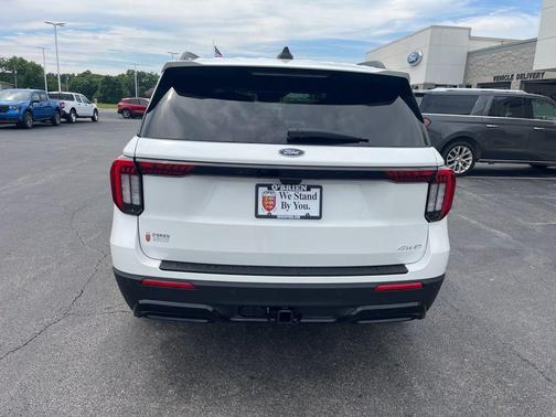 Star White Metallic Tri-Coat 2026 Ford Explorer ST-Line
