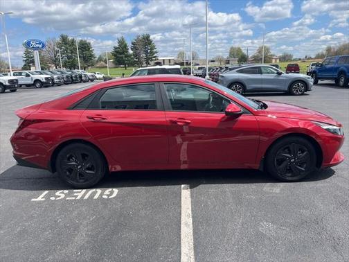 2022 Hyundai ELANTRA SEL