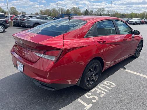2022 Hyundai ELANTRA SEL