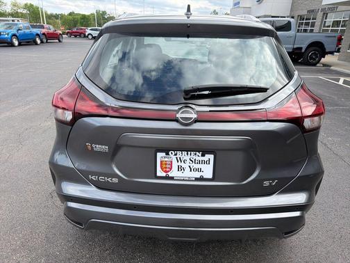 Gun Metallic 2024 Nissan Kicks SV