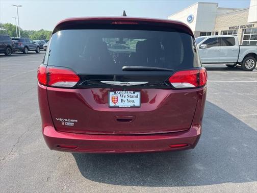 2022 Chrysler Voyager LX