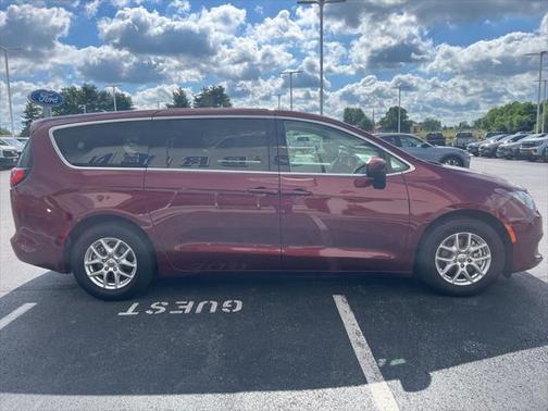 2022 Chrysler Voyager LX