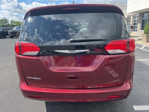 2022 Chrysler Voyager LX